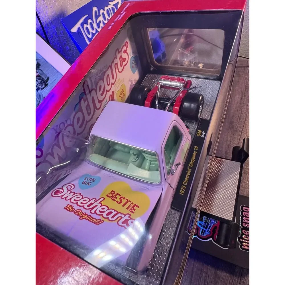 M2 Machines 1/24 Sweethearts 1973 Chevy Cheyenne 10 bedless